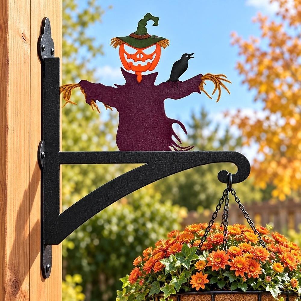 Hanging Basket Bracket – Scarecrow Pumpkin