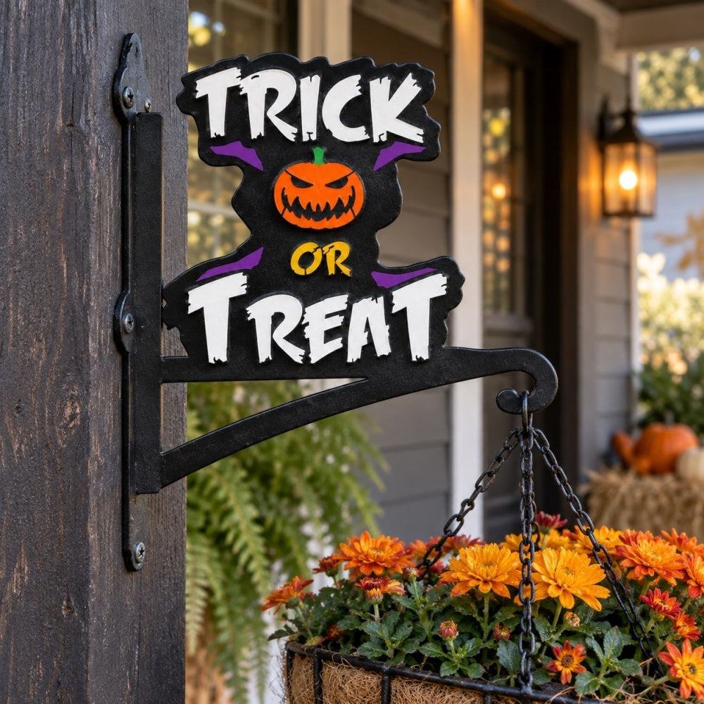 Hanging Basket Bracket – Trick or Treat Pumpkin