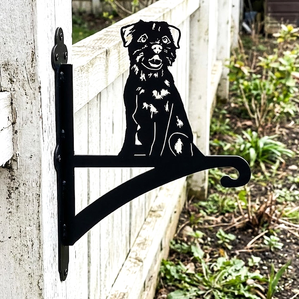 Border terrier metal hanging basket bracket mounted on outdoor wall for plant decoration