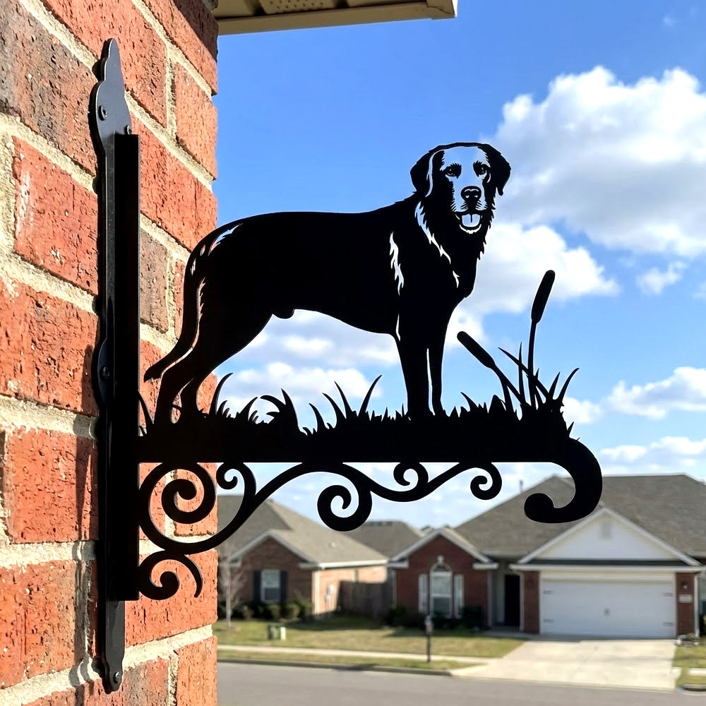 Chesapeake bay retriever metal hanging basket bracket mounted on outdoor wall for plant decoration
