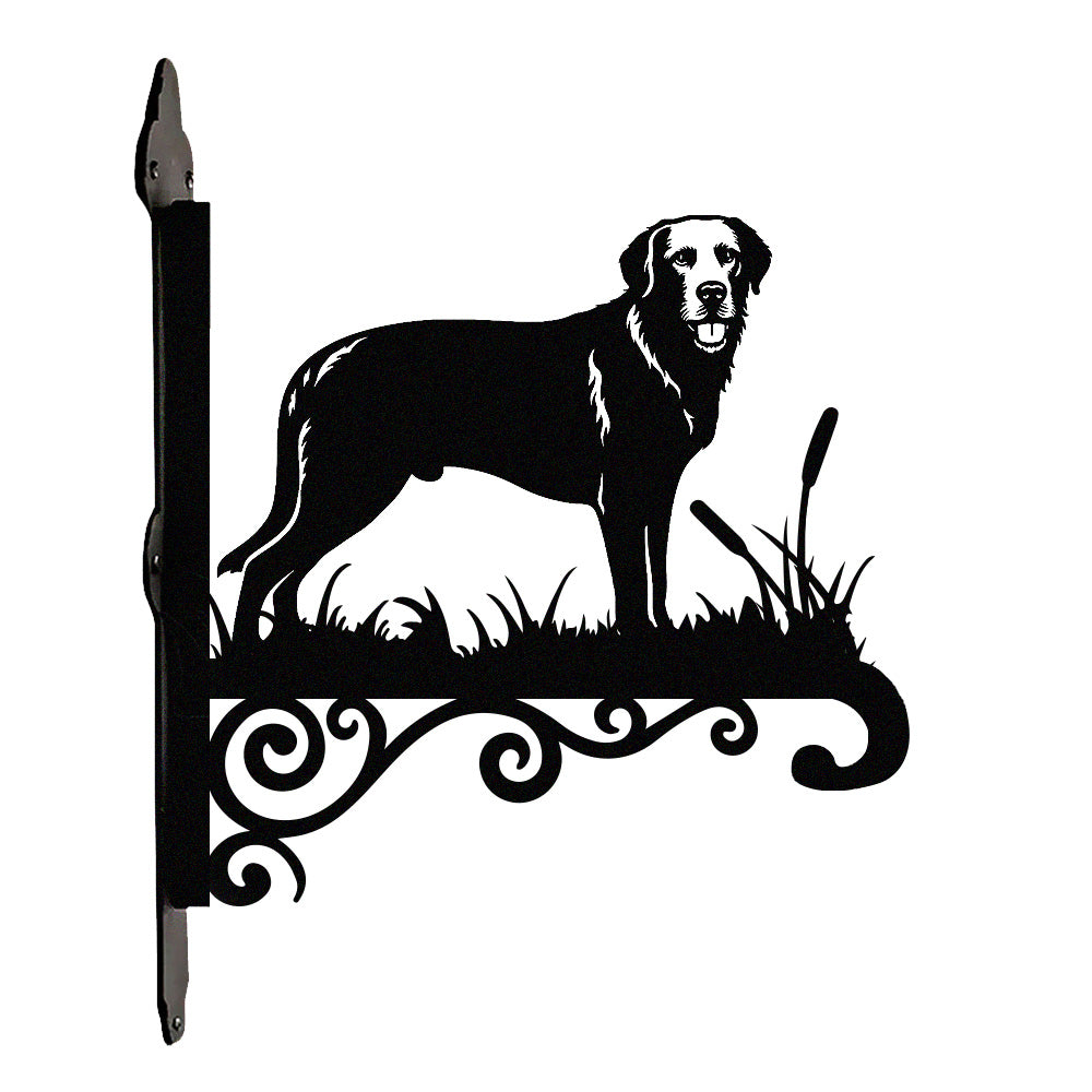 Chesapeake bay retriever metal hanging basket bracket mounted on outdoor wall for plant decoration