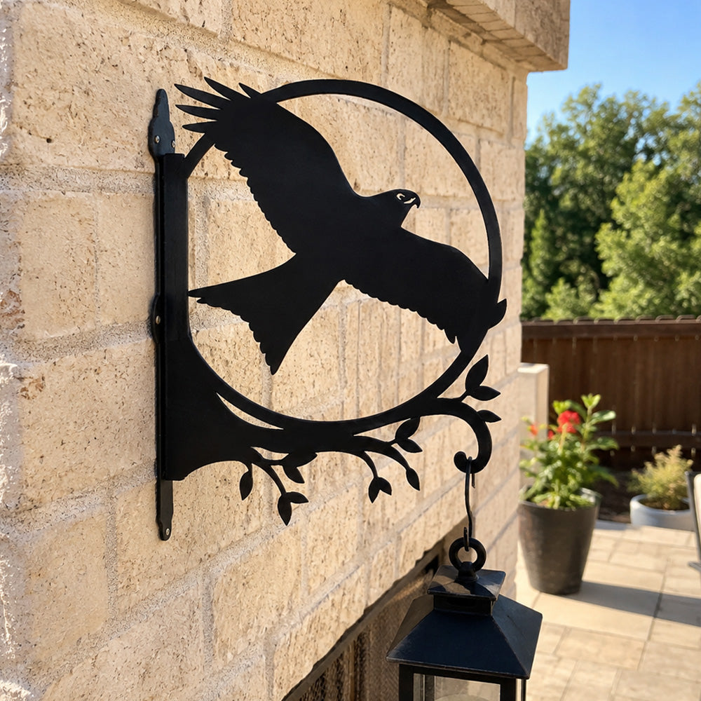 Flying eagle metal hanging basket bracket mounted on outdoor wall for plant decoration